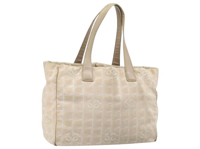 CHANEL Nova Bolsa Tote de Viagem Nylon Bege Ouro CC Auth ti3789