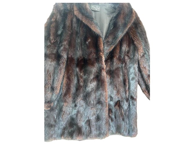 Autre Marque Cappotto in pelliccia marrone scuro con colletto a scialle