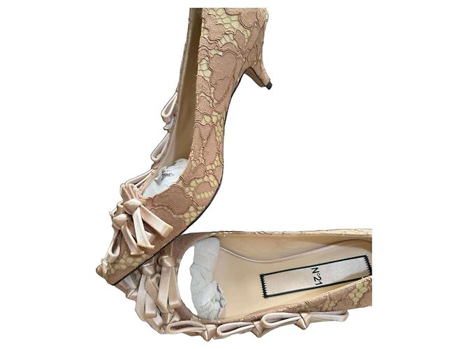 Autre Marque Décolleté in pelle con pizzo Cognac