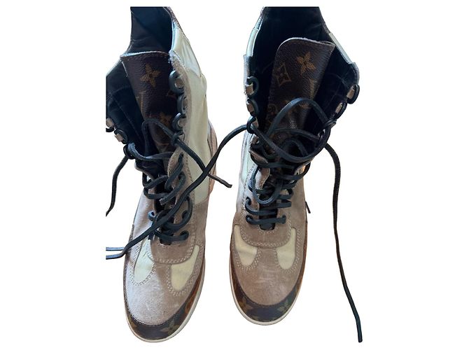 Botines Louis Vuitton de piel beige