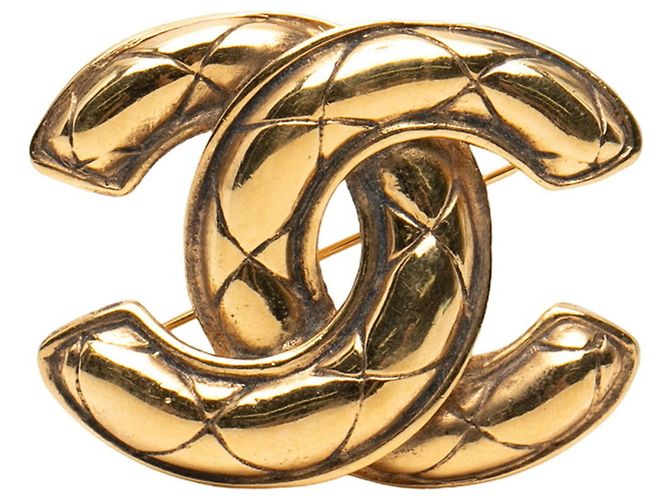 Timeless Spilla Logo Matelassé Coco di Chanel D'oro 