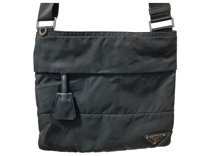 Bolso de hombro con logo triangular Prada Negro