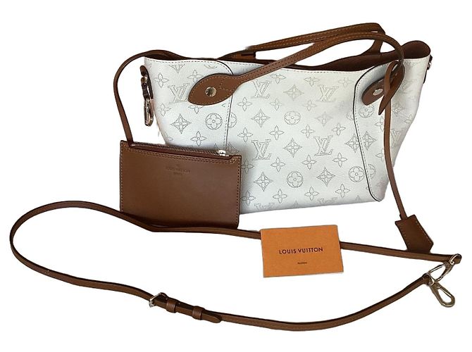 Bolsa Hina Louis Vuitton Cinza