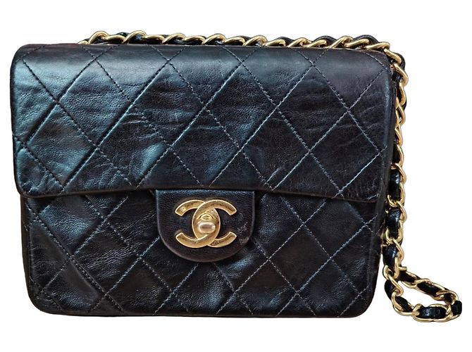 Chanel Mini Timeless Sac à main en cuir matelassé noir