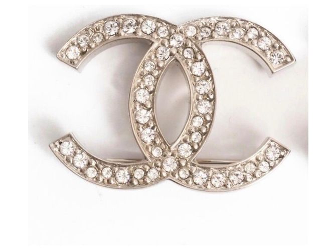 Cambon Broche CC Chanel Prateada com Strass Prata