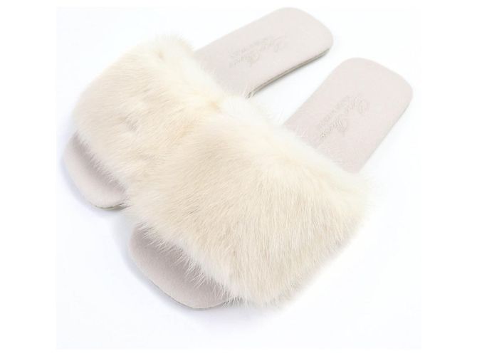 Autre Marque Mink Slipper von Loro Piana Beige