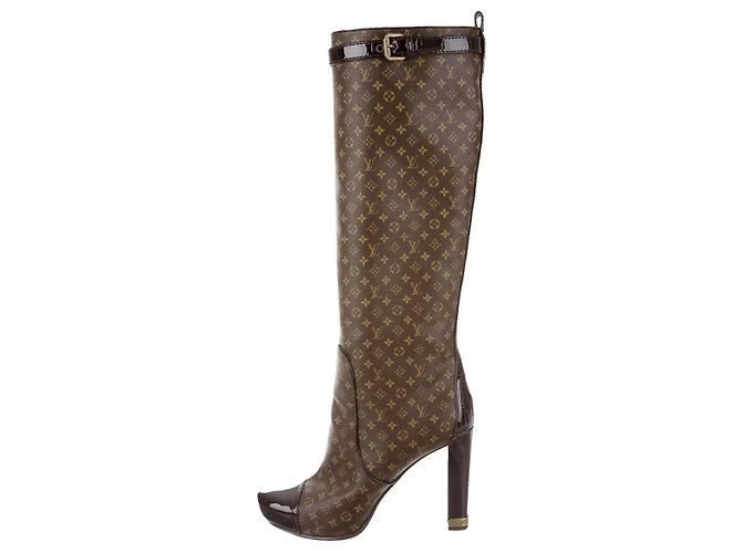 Botas Louis Vuitton de couro marrom