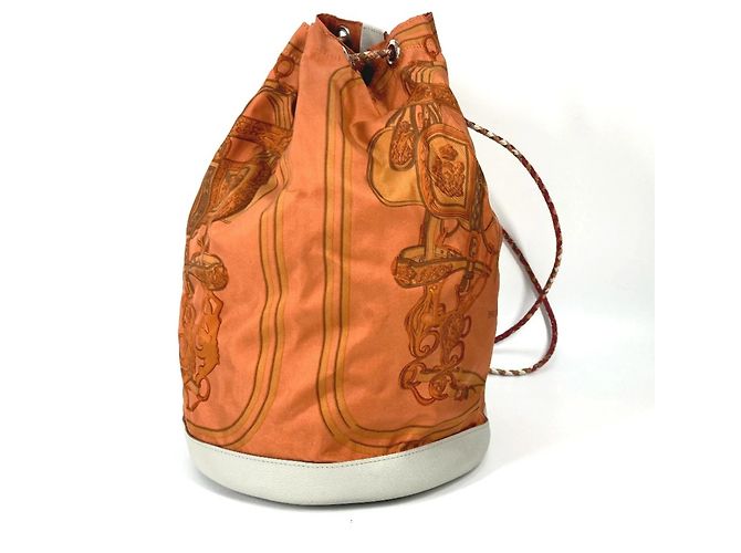 Sac à dos à cordon Brides de Gala Soie Coeur 22 d'Hermès
