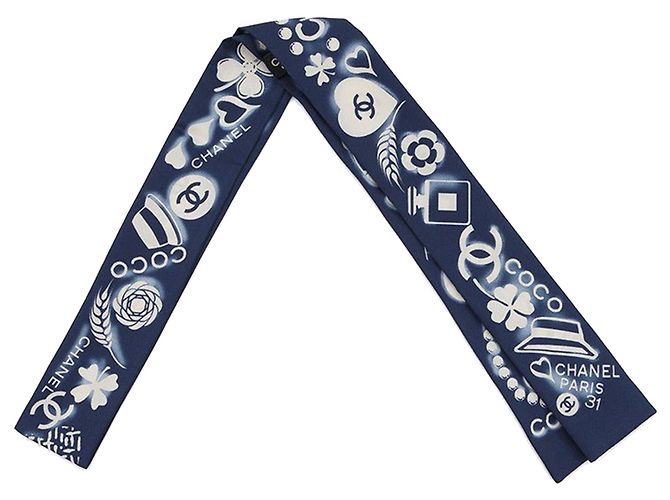 Chanel Banda de Seda con Estampado de Charms CC Azul