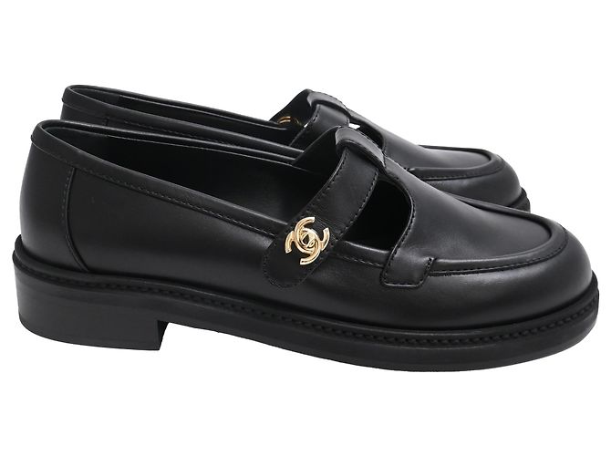 Timeless Mocassini Chanel CC Turnlock in pelle di vitello nera Nero