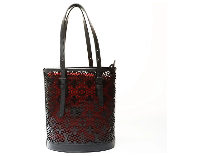 Bucket Sac à main en dentelle Monogram PM de Louis Vuitton Noir