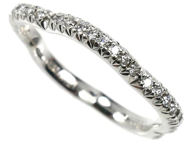 Anel Camélia em Diamante de Ouro Branco 18K da Chanel