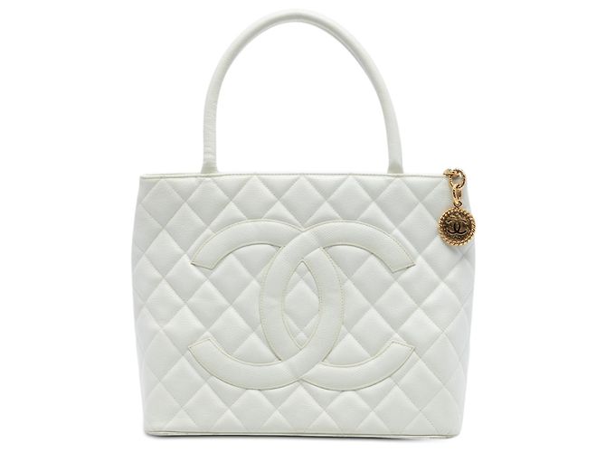 Bolsa Medallion de Caviar Branco Chanel