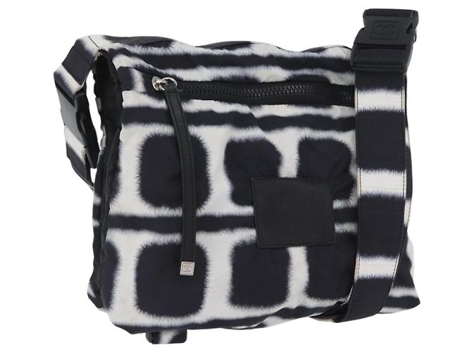 Bolso de Hombro CHANEL Nylon Negro Blanco Plata CC Auth BA11713A