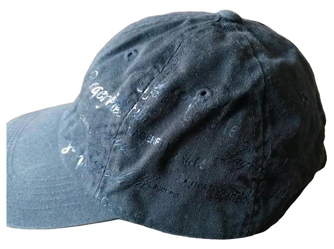 Gorra negra Karl Lagerfeld con inscripciones Negro