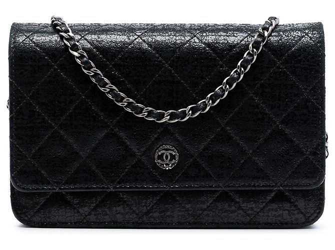 Wallet On Chain Cartera Chanel negra CC acolchada de charol con cadena Negro