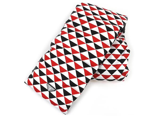 Cachecol acolchoado com capuz e logo triangular Prada Preto Branco Vermelho 