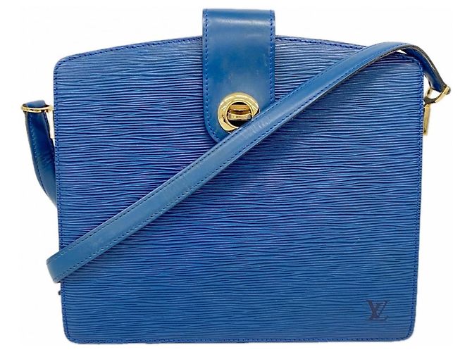 Louis Vuitton Epi Capucines Schultertasche in Toledo Blau