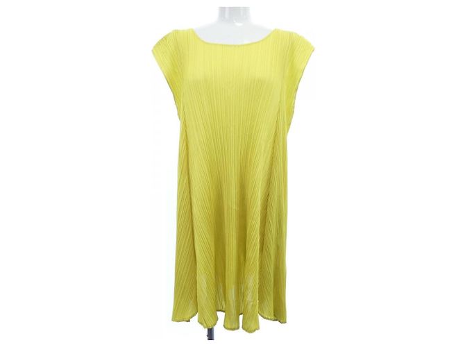 Pleats Please Issey Miyake Kleid Gelb