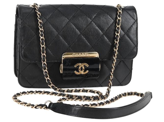 CHANEL Matelassierte Schultertasche aus Lammleder Schwarz Gold CC Auth 127542SAM Golden