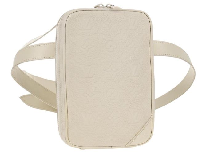 LOUIS VUITTON Sac utilitaire Monogram Taurillon Clemence M53256 Auth 151309M Blanc