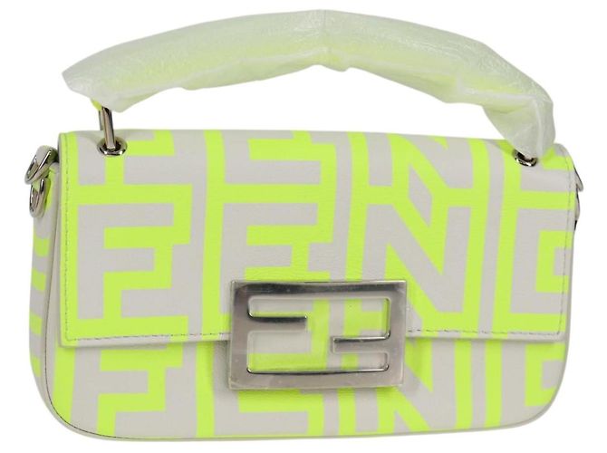 FENDI Estojo para Telefone em Forma de Balde Colaboração Mark Jacobs Bolsa Couro 2em1 Auth BA2455SAM Branco