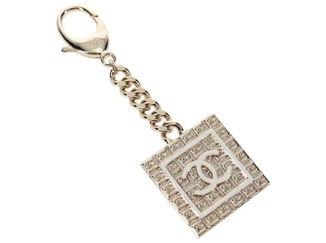 Llave CHANEL de metal dorado CC Auth 139035SAM