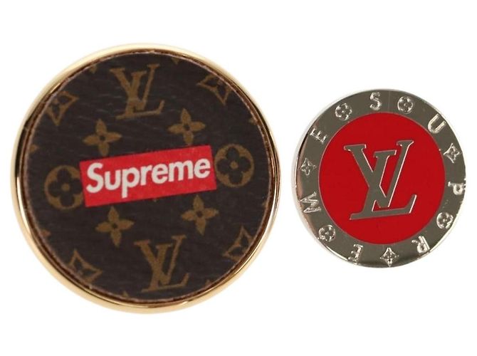 LOUIS VUITTON Monogramm LVxSupreme Brosche Pin 2 Set Rot LV Auth 128511SAM