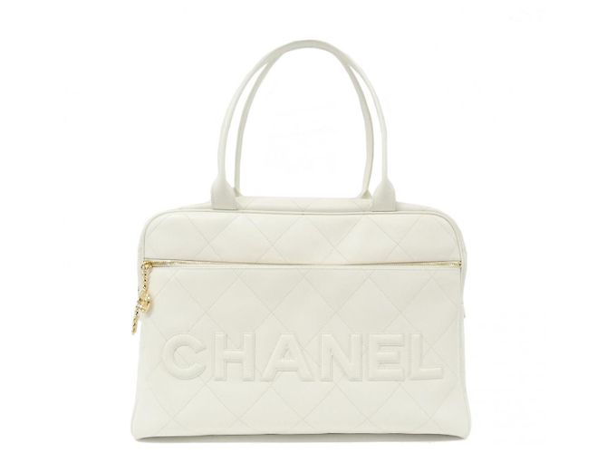 Timeless Bolsa Boston em couro de bezerro Chanel Branco Gold hardware