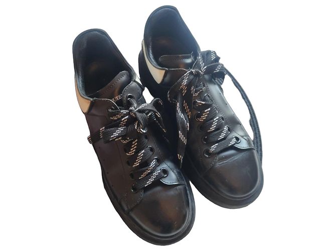 Schwarze Leder-Sneaker von Alexander McQueen Weiß