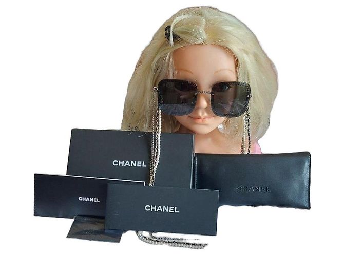 Gafas de sol Chanel con cadena de perlas Negro Metálico