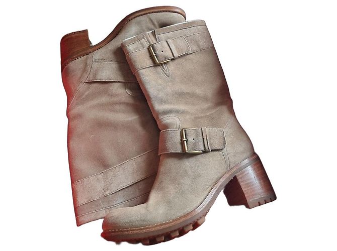 Beige Wildlederstiefel Free Lance