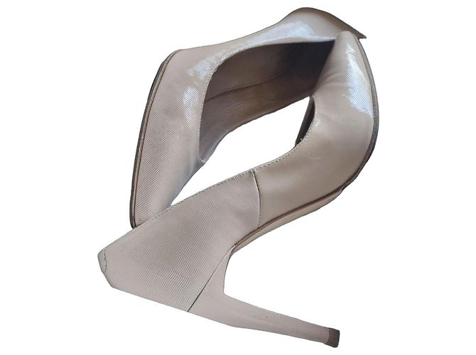 Autre Marque Beige Lackleder- und Stoffpumps