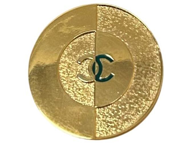Timeless Chanel CC Brosche