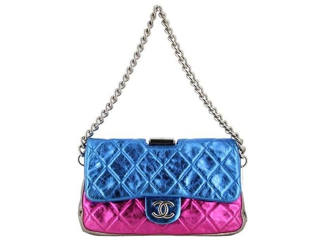 Camera 2009 Chanel Metallic Shoulder Bag