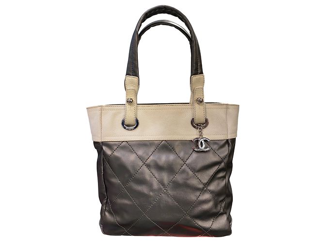 Bolso de cuero gris y beige Chanel 2006
