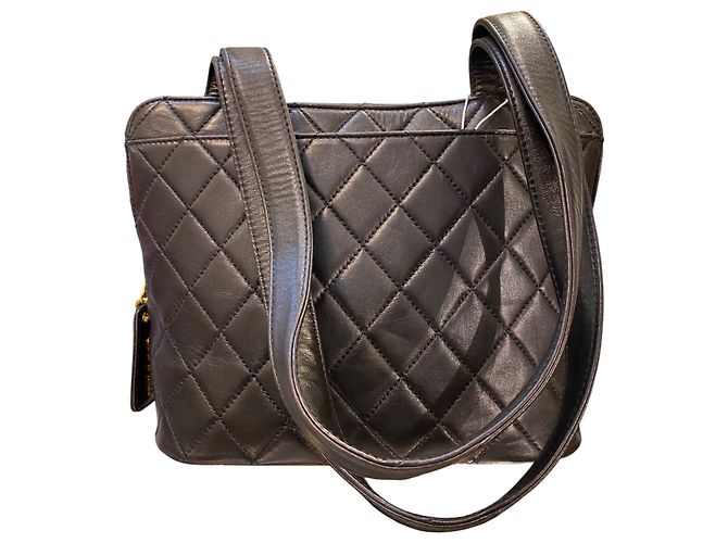 Chanel-Handtasche 1996 aus schwarzem, gestepptem Leder