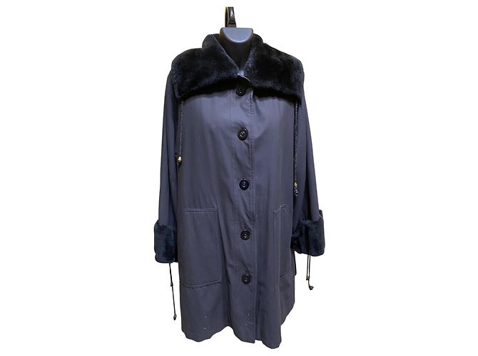 Abrigo largo de piel negra de Yves Saint Laurent