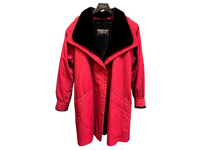 Abrigo de piel roja Yves Saint Laurent