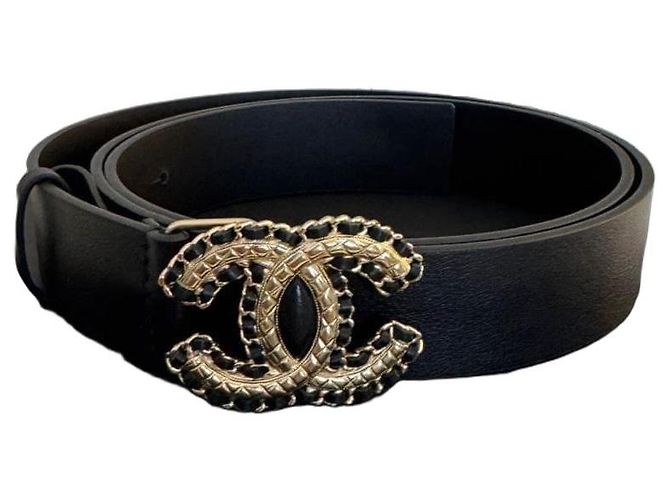 Cinto Chanel Preto de Couro e Ouro Dourado