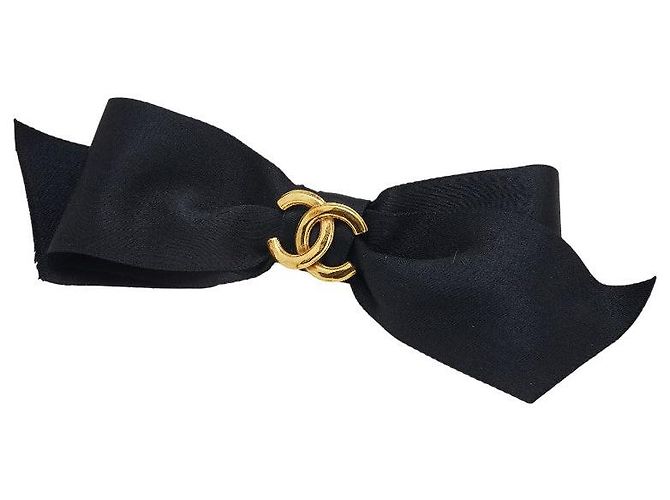 Fermaglio in satin Coco Mark di Chanel Nero