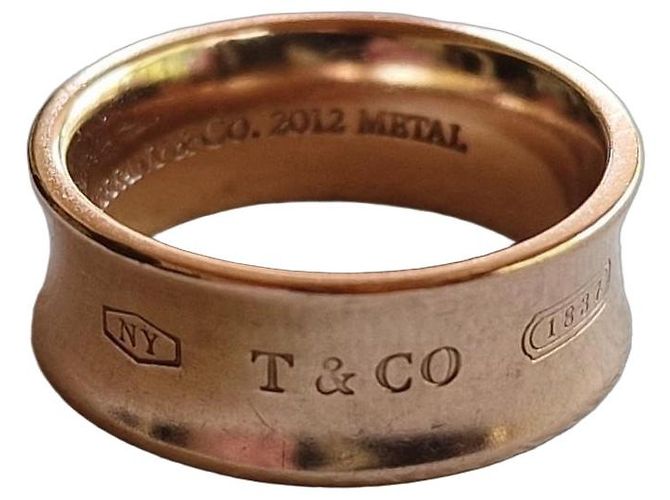Anel Tiffany & Co 1837 em metal Rubedo