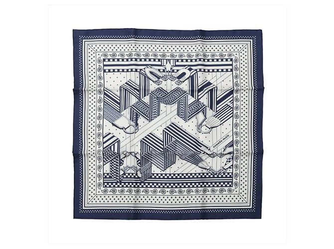 Silk In Lenço de seda Hermès em azul marinho