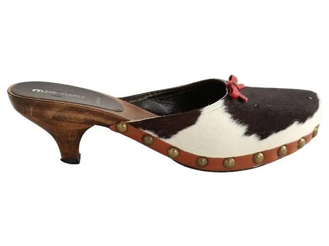 Sabots Miu Miu en fourrure marron taille 37