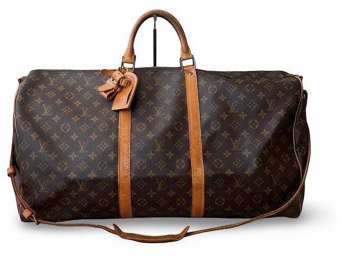 Un hermoso Keepall 55 Bandoulière de Louis Vuitton.