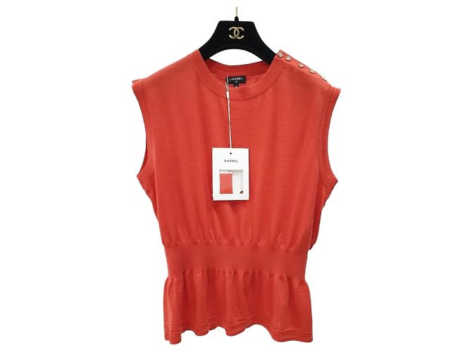Chanel Coralrotes Jersey-Oberteil mit CC-Buttons, Größe 40, gebraucht
