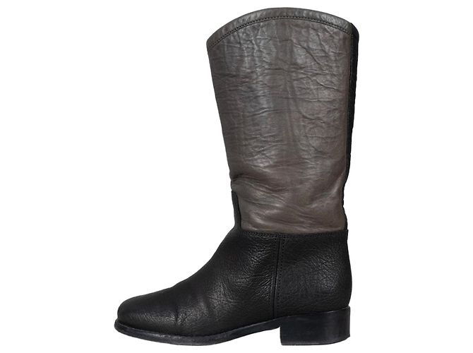 Timeless Chanel Two-Tone Leather Boots - Black & Beige - Size 36.5 Pre-owned