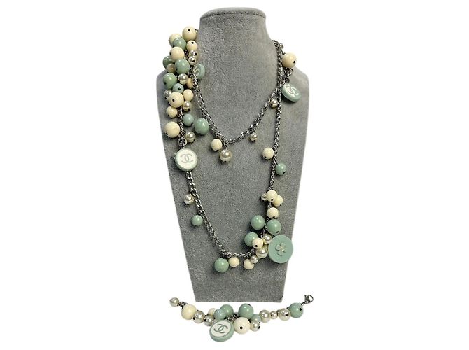Set di gioielli pastello Chanel composto da collana e bracciale