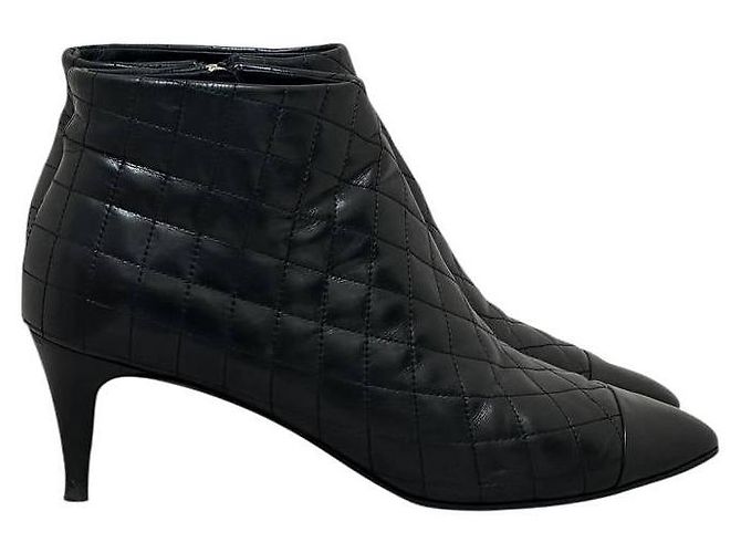Timeless Botines Chanel 2015 con acentos de camelia – Talla 41 Usado