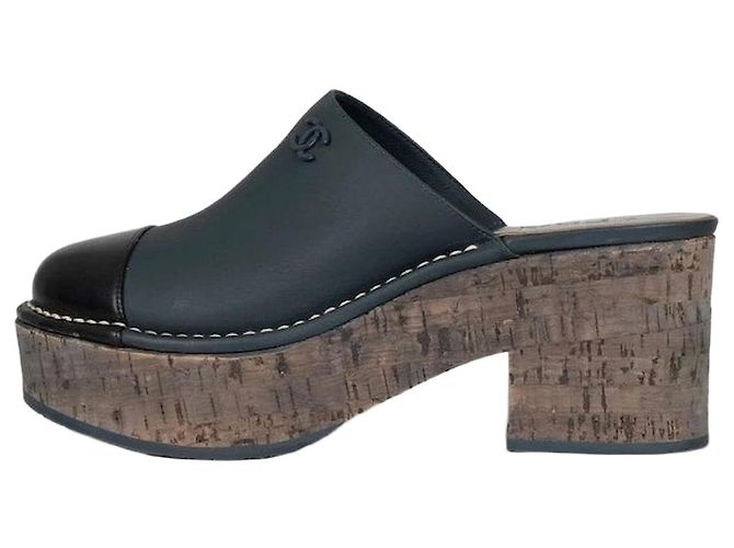 Schwarze Leder-Blockabsatz-Clogs von Chanel Größe 38 gebraucht